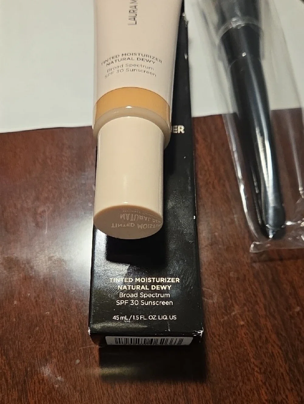 NiB Laura mercier Tinted dewy Moisturizer & Brush - 3N Sand